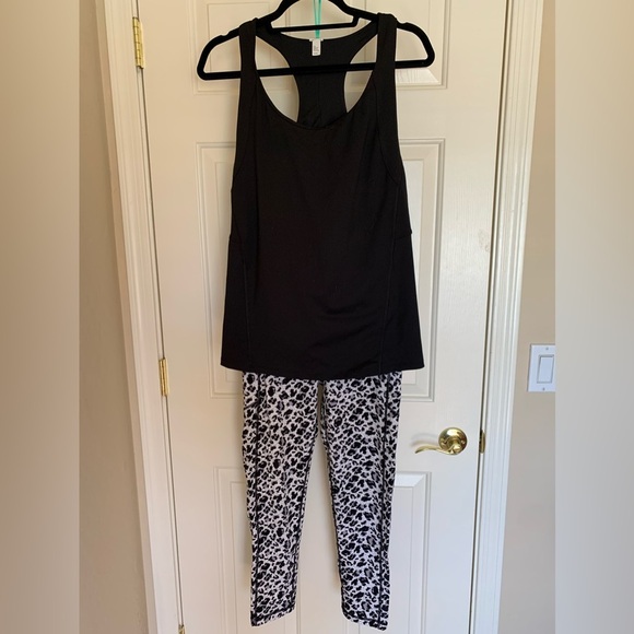 Champion LONG sports bra. XL. Impossible to find! Solid Black. - Picture 5 of 7